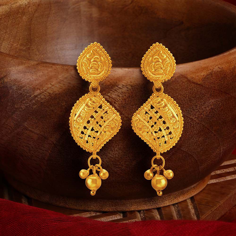 Tanishq 18KT Diamond Floral Drops Earring at Rs 19437/pair in Jaipur | ID:  17906647533