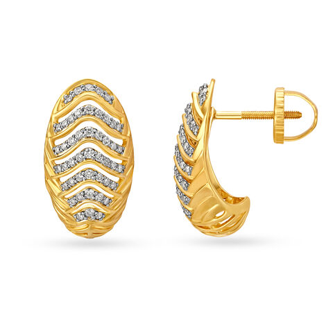 Beguiling 18 Karat Yellow Gold And Diamond Patterned Oval Stud Earrings