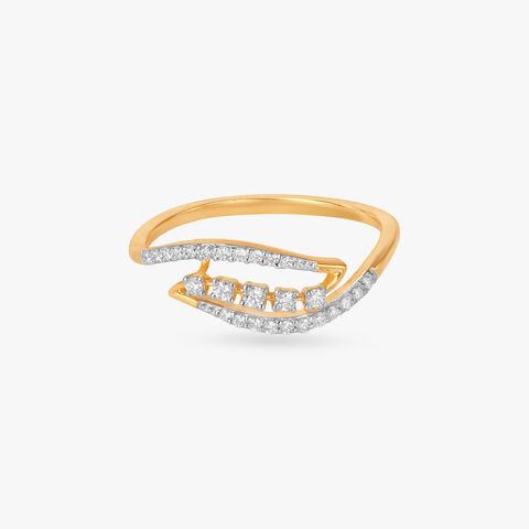 Sleek Petal Diamond Finger Ring