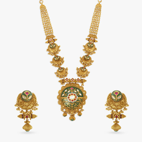 Opulently Classic Necklace Set with Kundan Inlay Work