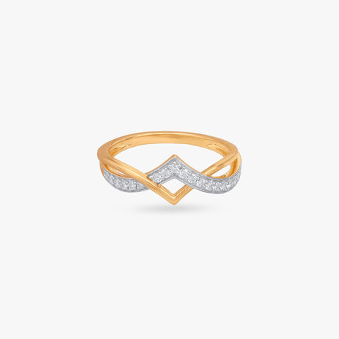 Chic Crest Diamond Finger Ring
