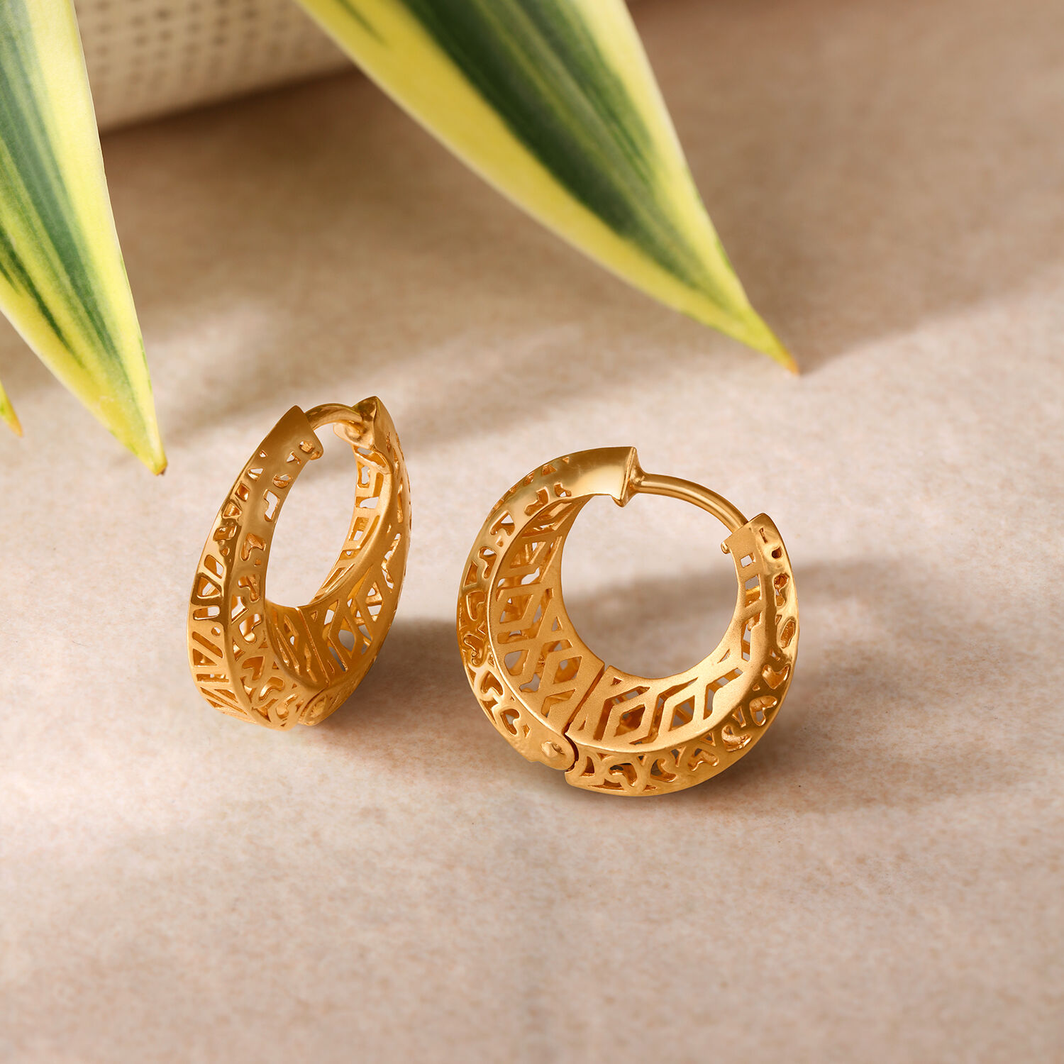 Tanishq gold sales hoop earrings