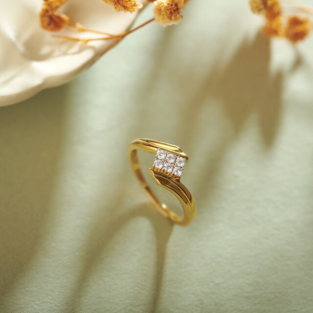 Fancy Glossy Gold and Diamond Finger Ring