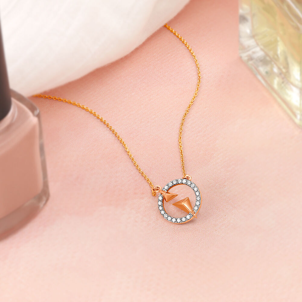 Sleek chain shop with pendant