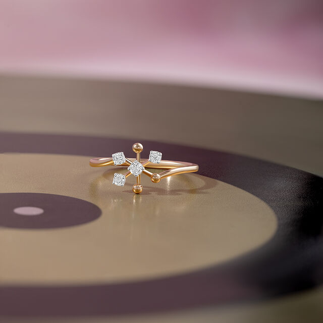 Groovy Glow Gold & Diamond Finger Ring 