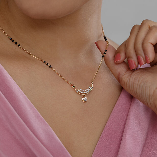 Luminous Curve Gold and Diamond Mangalsutra 2