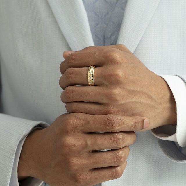 Grided Glitz Gold & Diamond Finger Ring for Men