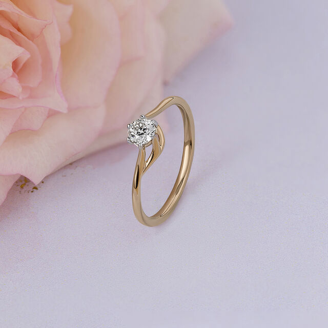 Elegant Prong-Set Diamond Finger Ring 