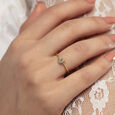 Elegant Prong-Set Diamond Finger Ring 2