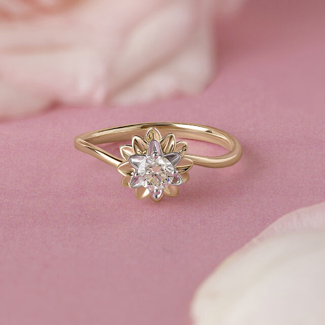 Bold 18 Karat Yellow Gold And Diamond Textured Finger Ring 