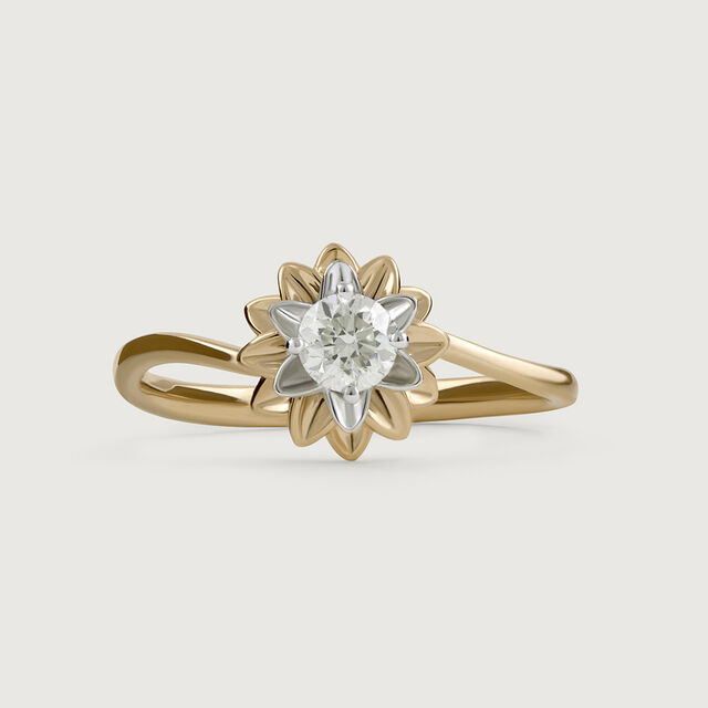 Bold 18 Karat Yellow Gold And Diamond Textured Finger Ring 4