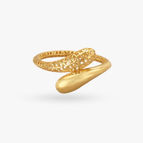 Sculpted Elegance Gold Finger Ring