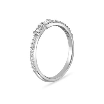 18 KT Sophisticated White Gold Ring
