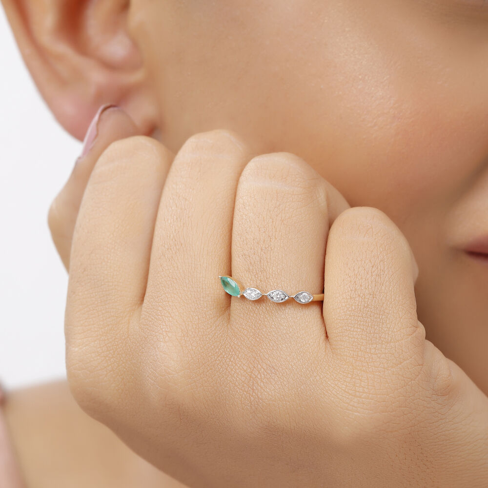 14KT Yellow Gold Spellbound Whispers Emerald Finger Ring