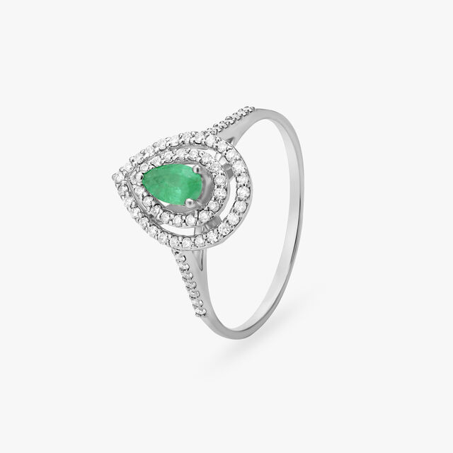 Eye-Catching Diamond and Emerald Ring,,hi-res image number null