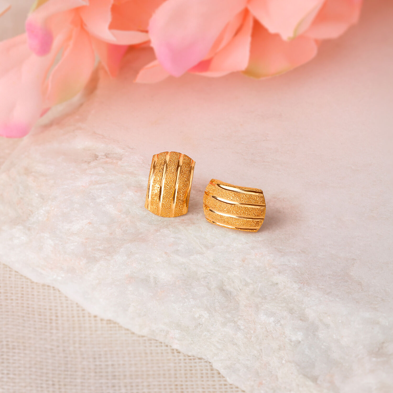 Tanishq gold sales hoop earrings