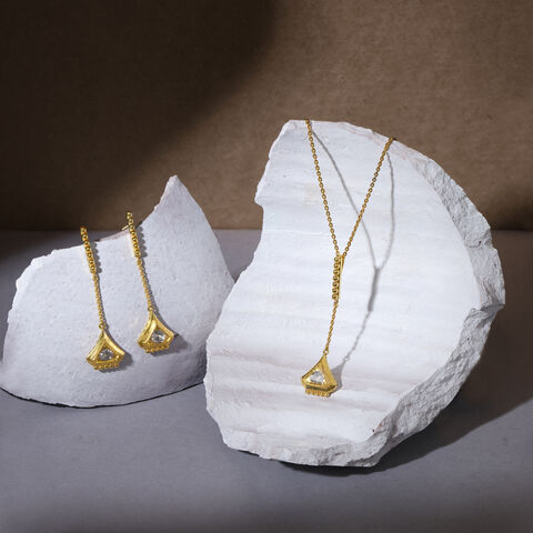 Charming Stylish Necklace Set