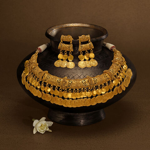 Radiant Thappa Work and Patterned Filigree Necklace Set