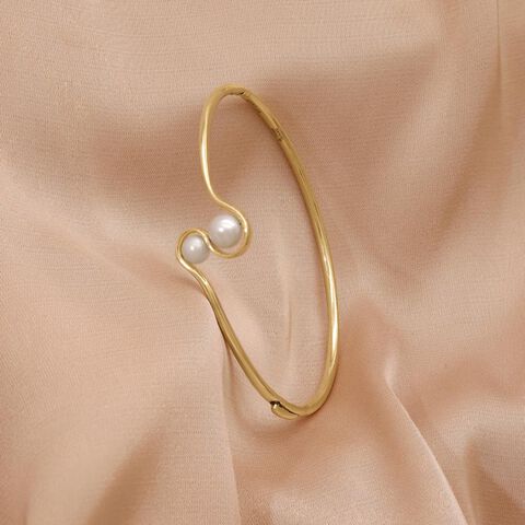 Lustrous Curve Pearl Bangle
