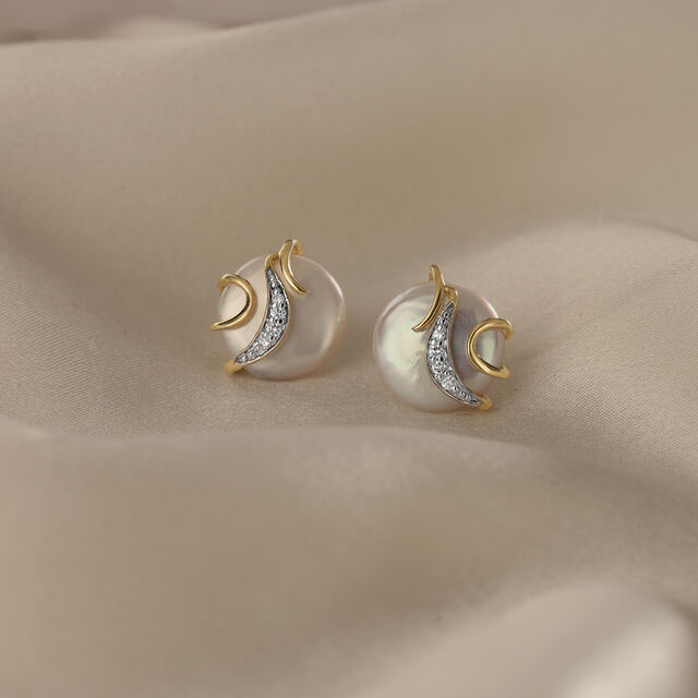 Lustrous Swirl 14 Kt Gold Pearl Stud Earrings