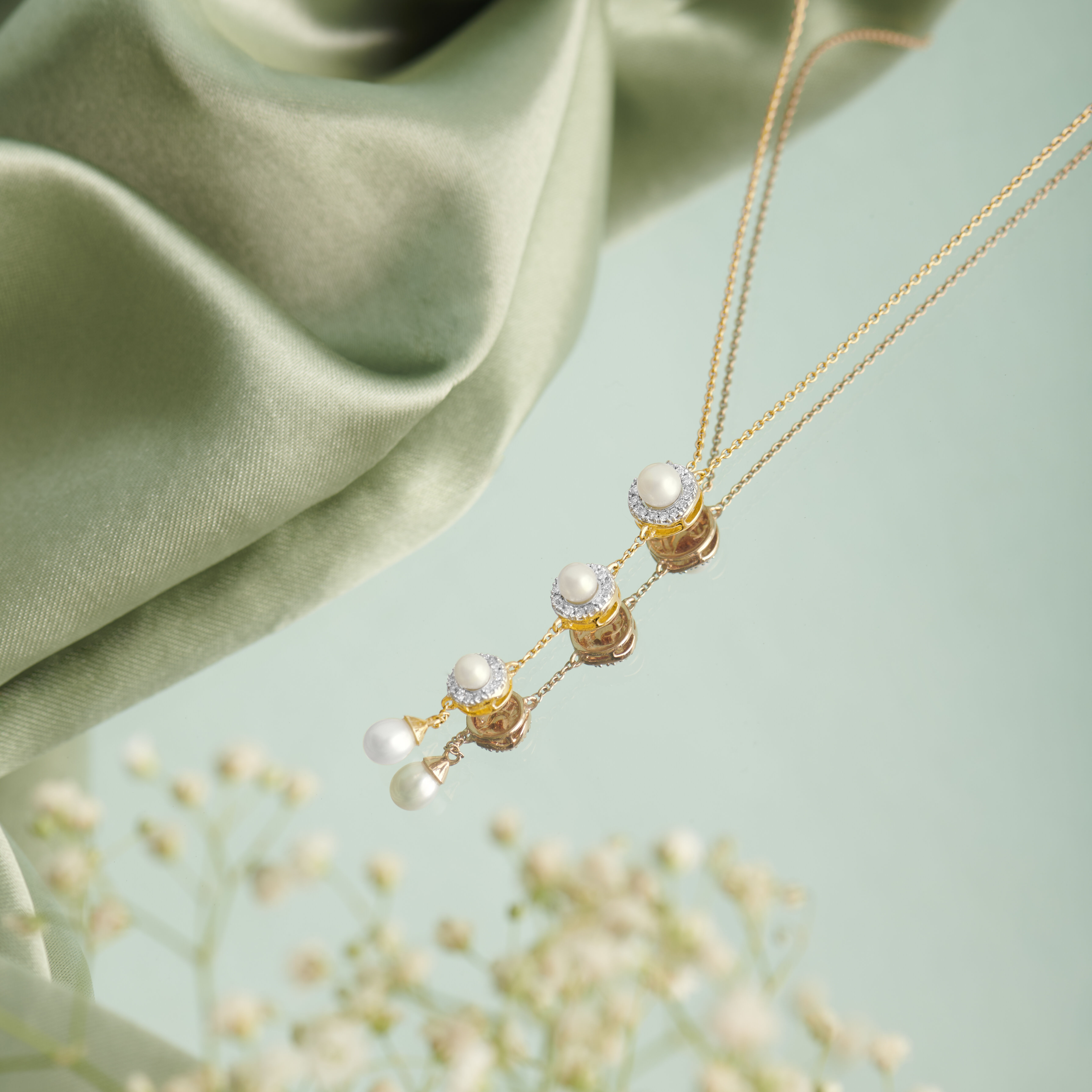 Diamond and store pearl necklace set