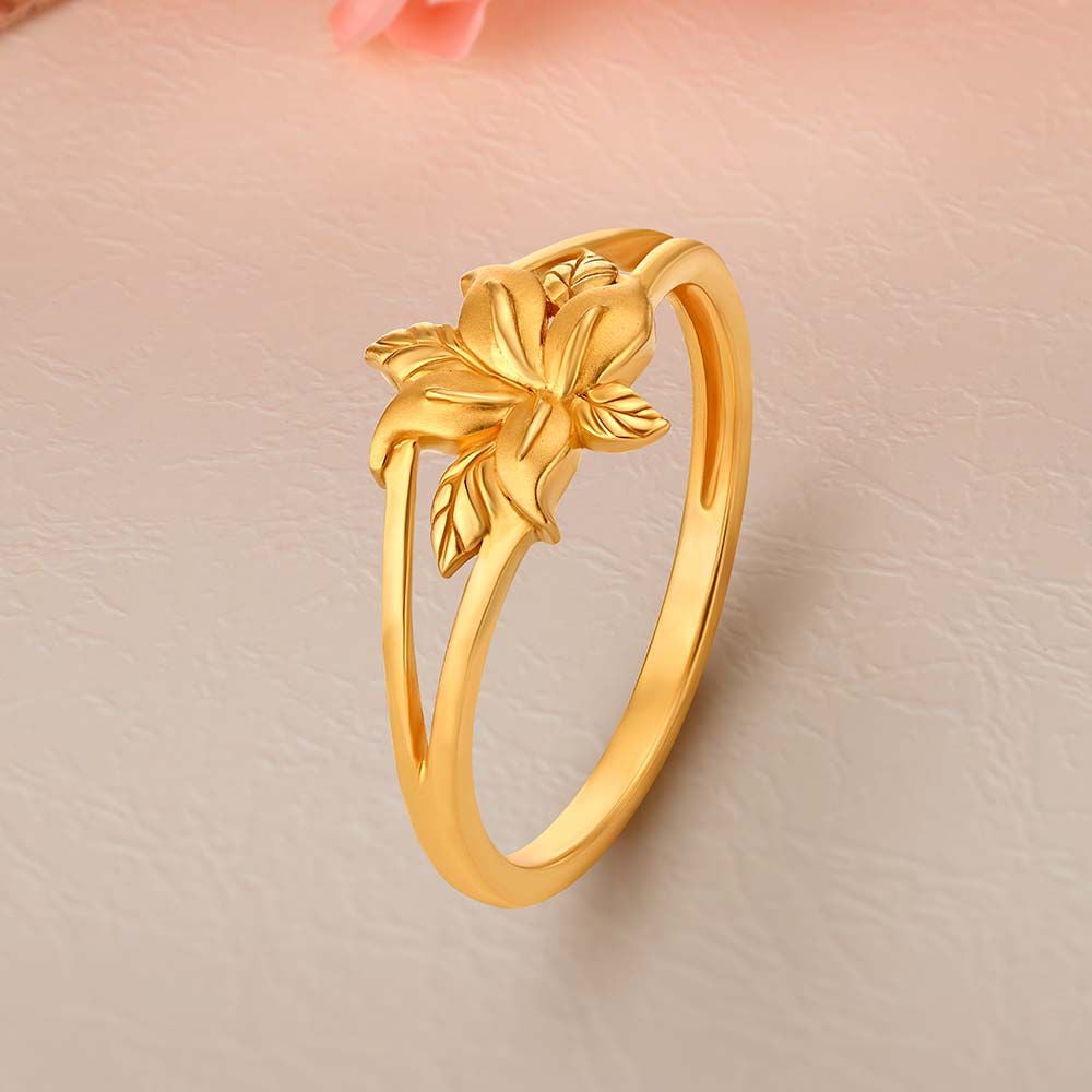 Elegant 22 Karat Yellow Gold Finger Ring