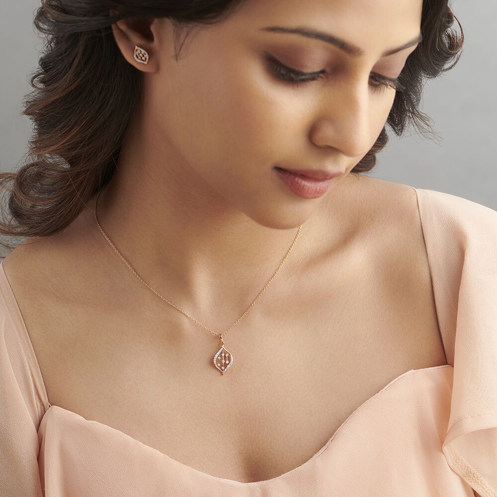 Extravagant Diamond Pendant and Earrings Set