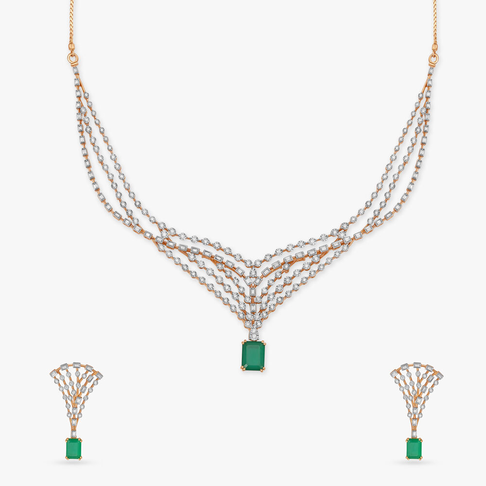 Tanishq Pendant Sets | Buy 18KT Gold & Diamond Pendant Sets Online in India  | Diamond pendant sets, Gold diamond pendant, Diamond pendant