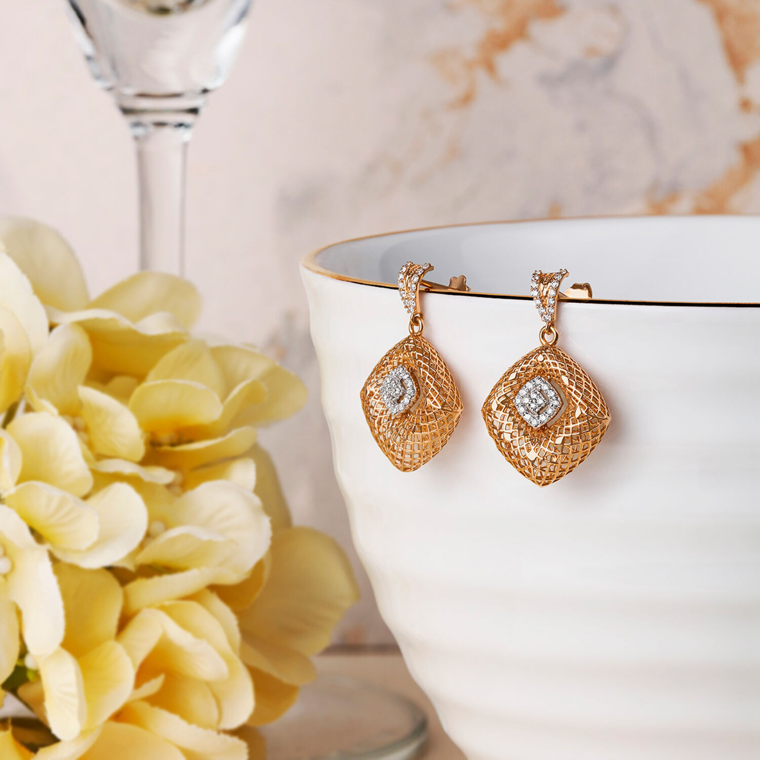 Rose gold online earrings tanishq