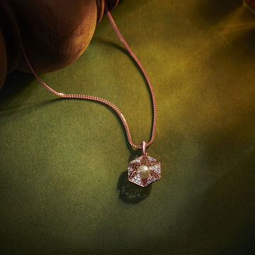 Charming Mesh Pearl and Diamond Pendant