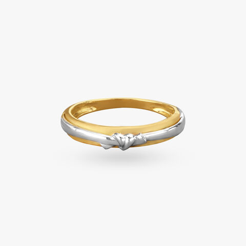 Radiant Twist Gold Finger Ring