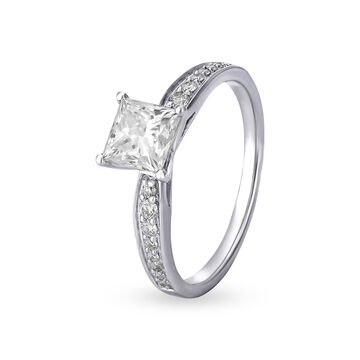 Dazzling 18 Karat White Gold And Diamond Finger Ring