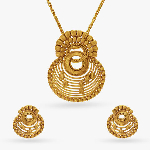 Leaf Harmony Gold Pendant and Earring Set
