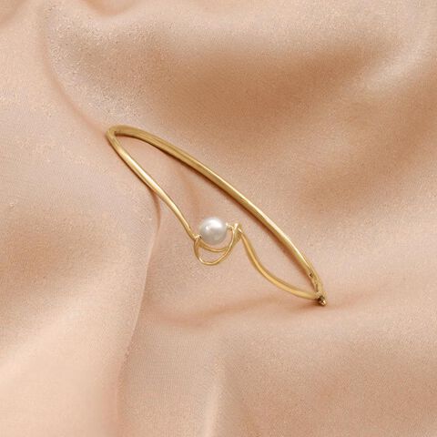 Aura Knot Pearl Bangle
