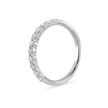 14 KT Dazzling White Gold and Diamond Ring