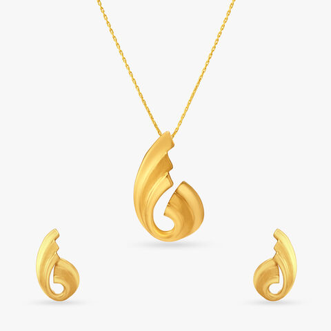 Sophisticated Pendant with Earrings Set