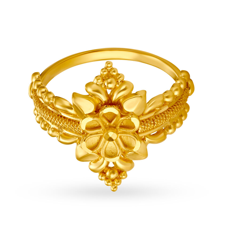 Entrancing Leaf Pattern Gold Finger Ring