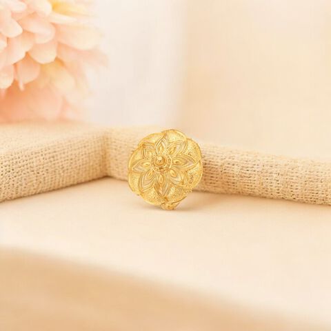 Intricate Gold Finger Ring