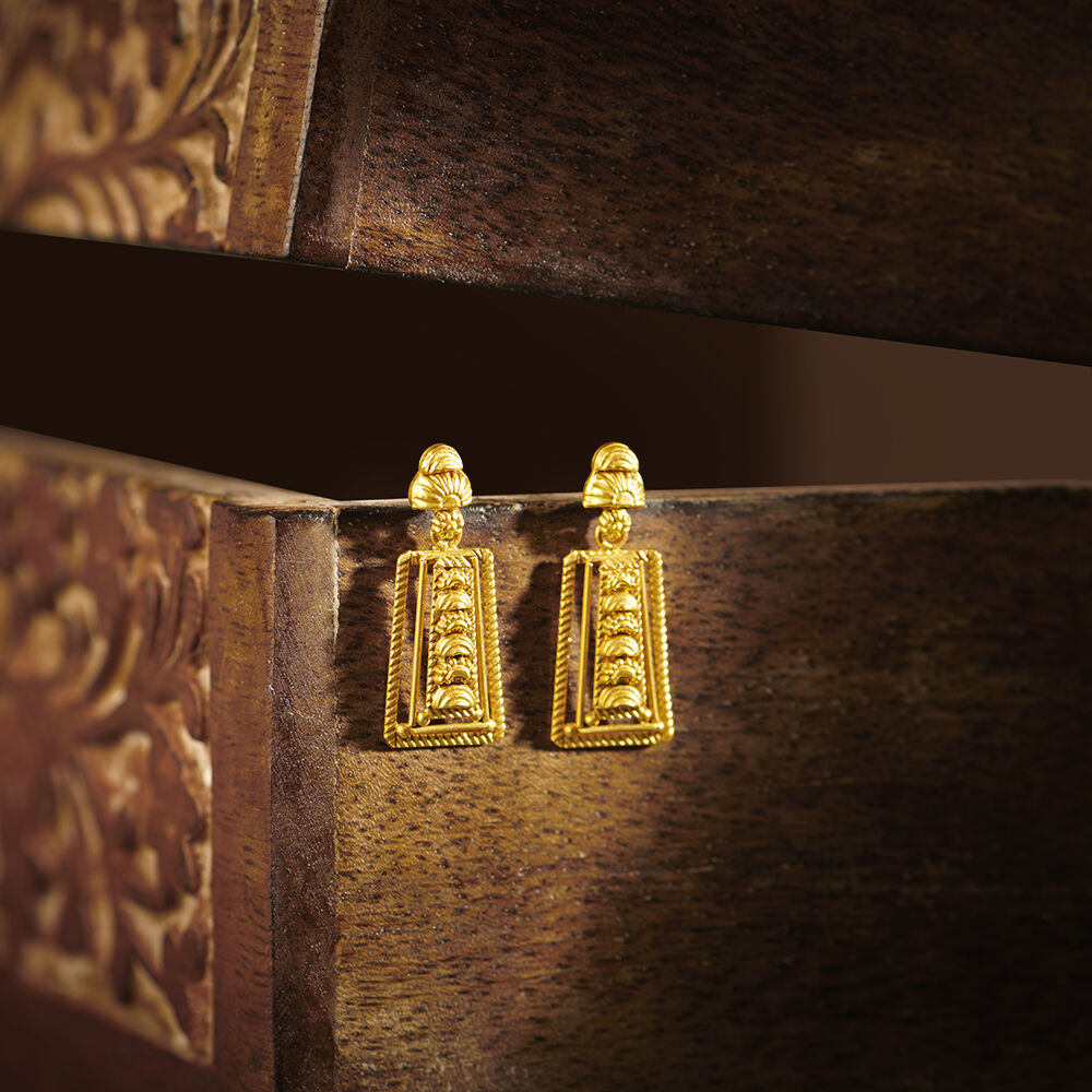 Tanishq outlet hanging earrings