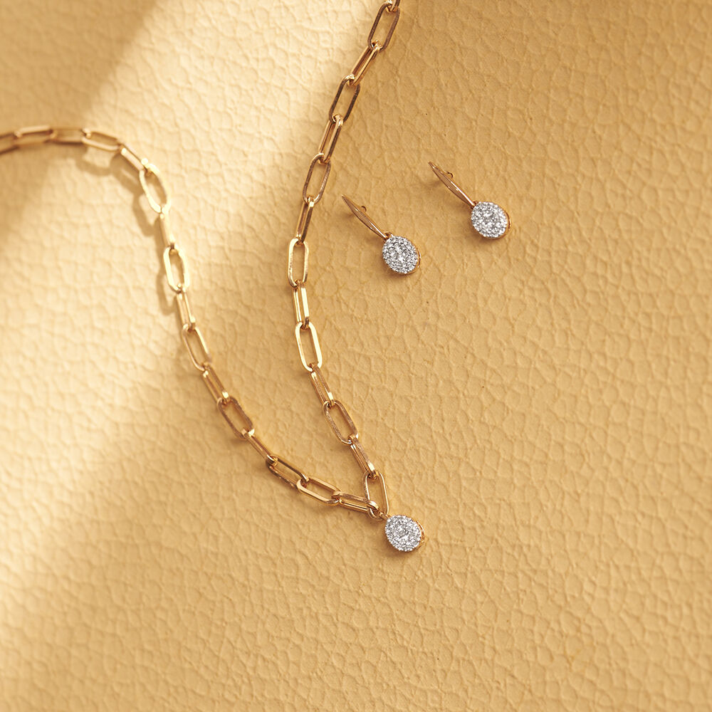 Tanishq diamond store chain set