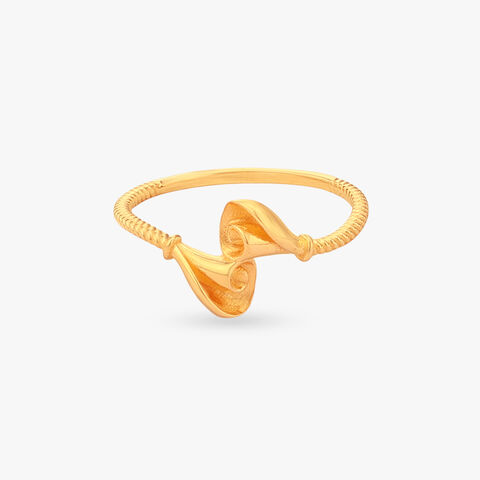 Sculpted Swirl Gold Finger Ring