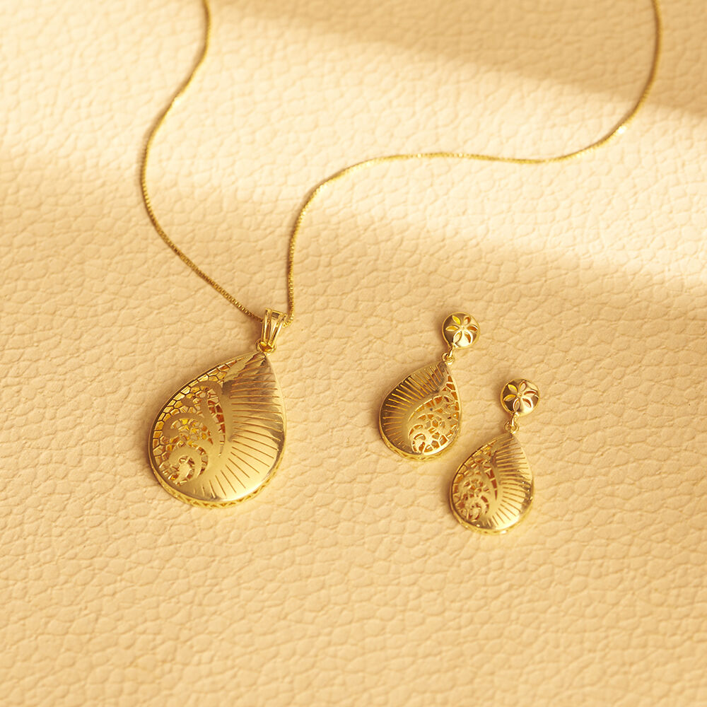 Delicate Radiant Pendant and Earrings Set