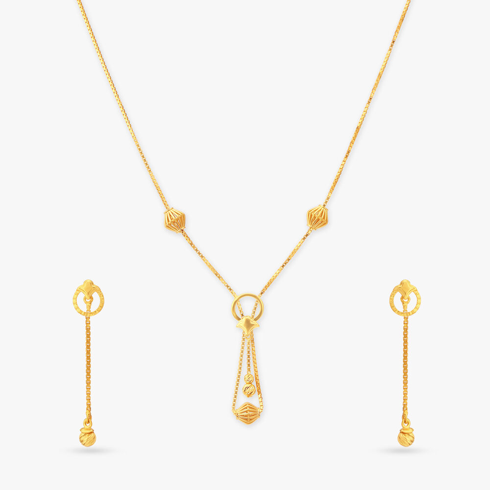 Sleek Dazzling Necklace Set