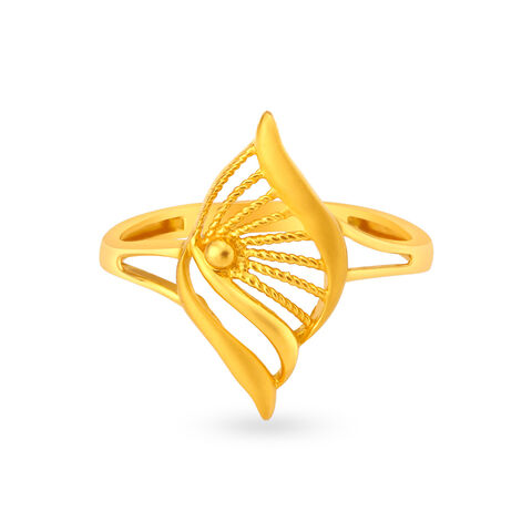 Intricate Gold Finger Ring with Jali Work