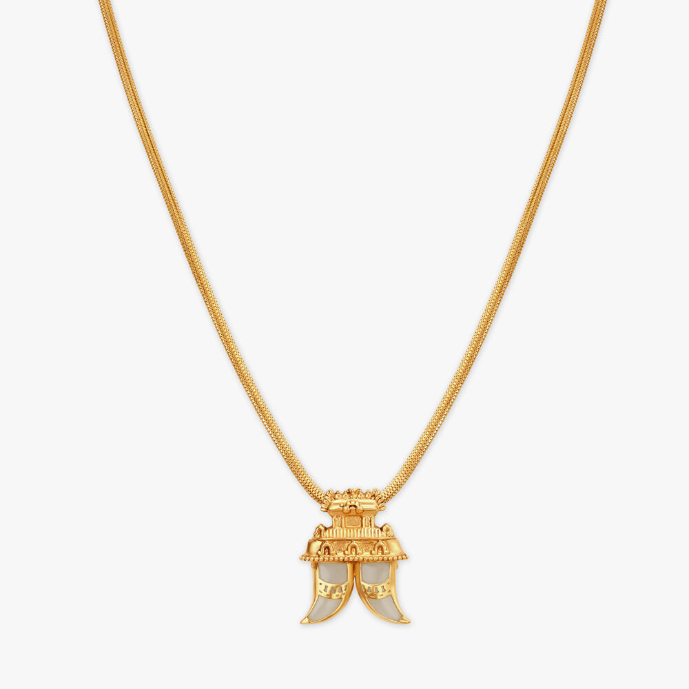 Gold chain with tiger teeth store