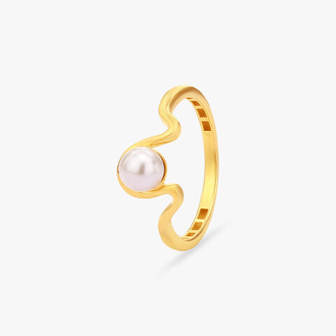Curved Embrace Gold Finger Ring