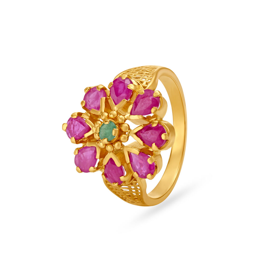Splendid Floral Design Gold Finger Ring