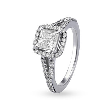 Exquisite 18 Karat White Gold And Diamond Finger Ring