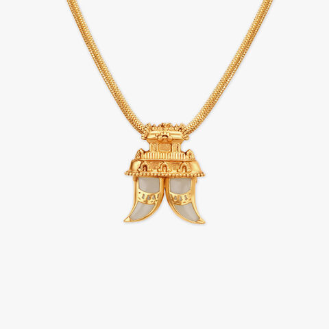 Valiant Claw shape Pendant with Chain