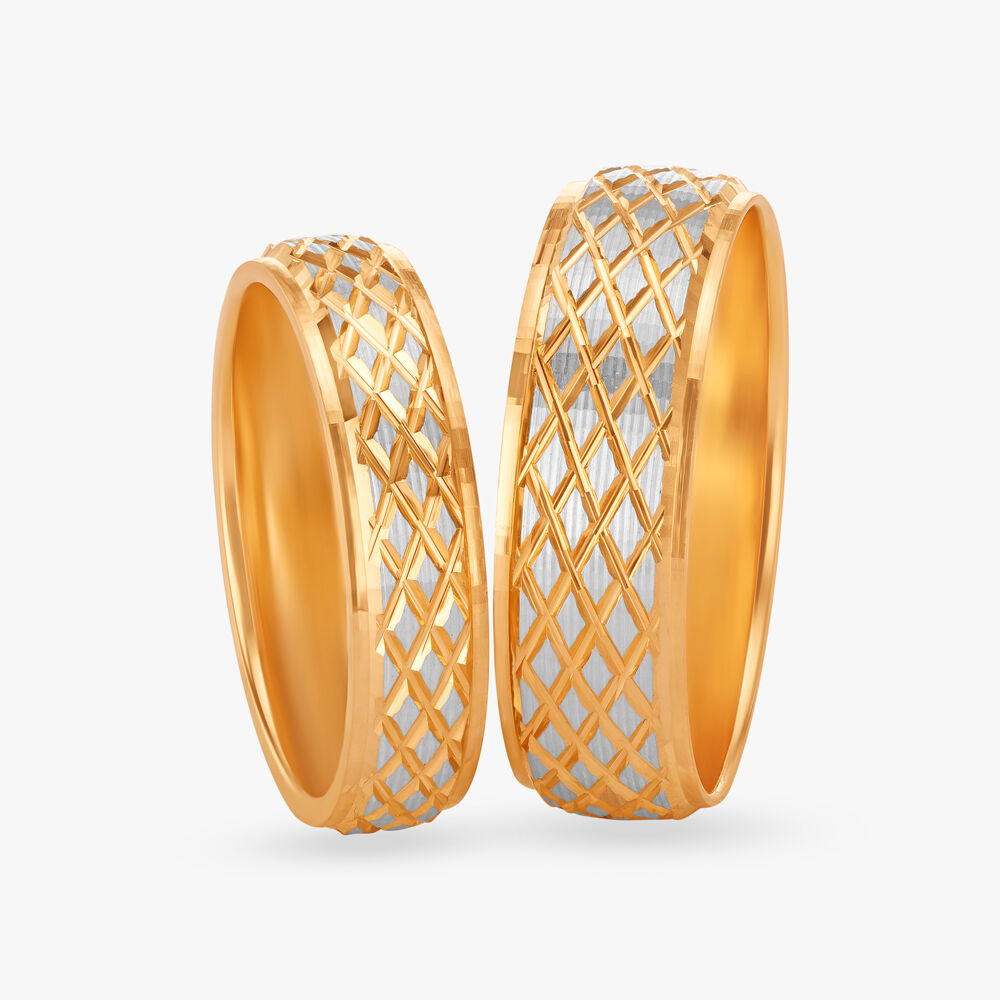 Entrancing Leaf Pattern Gold Finger Ring